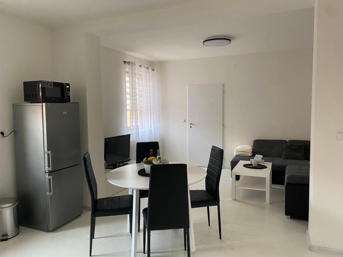 Apartman Simon Cheb Luaran gambar